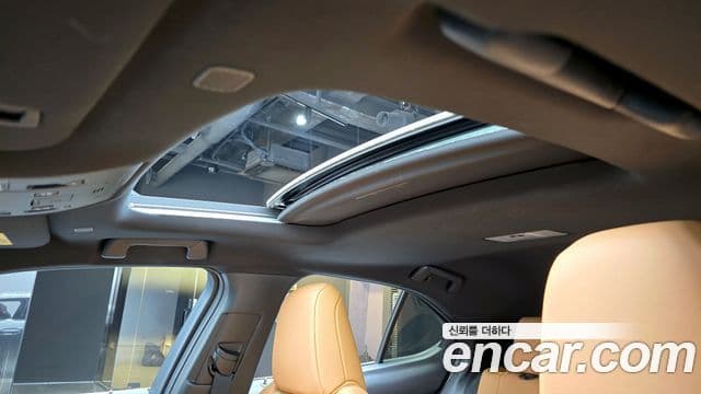 Lexus UX300h, 2025 19