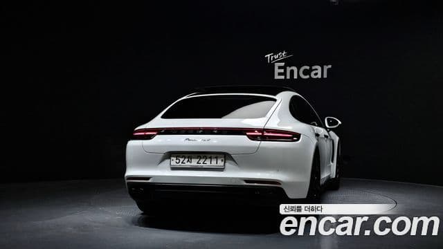 Porsche Panamera (971), 2018 4