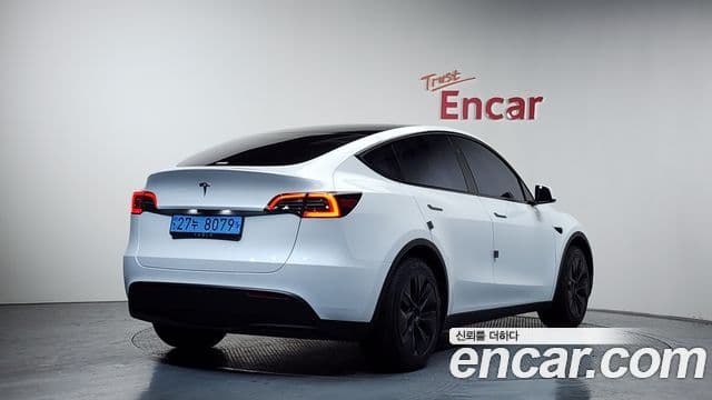 Tesla модель Y, 2025 2