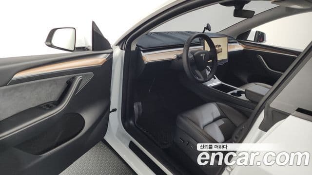 Tesla модель Y, 2025 10