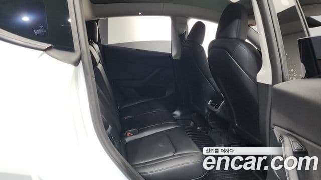 Tesla модель Y, 2025 13