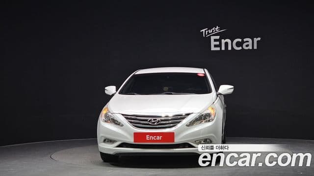 Hyundai YF Sonata LPI Premier(для людей с инвалидностью), 2012 3