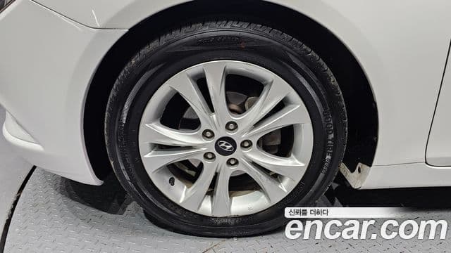 Hyundai YF Sonata LPI Premier(для людей с инвалидностью), 2012 все фото