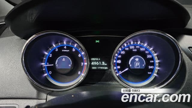 Hyundai YF Sonata LPI Premier(для людей с инвалидностью), 2012 8