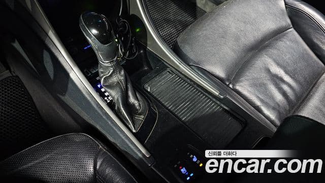 Hyundai YF Sonata LPI Premier(для людей с инвалидностью), 2012 9