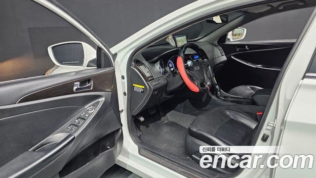 Hyundai YF Sonata LPI Premier(для людей с инвалидностью), 2012 10