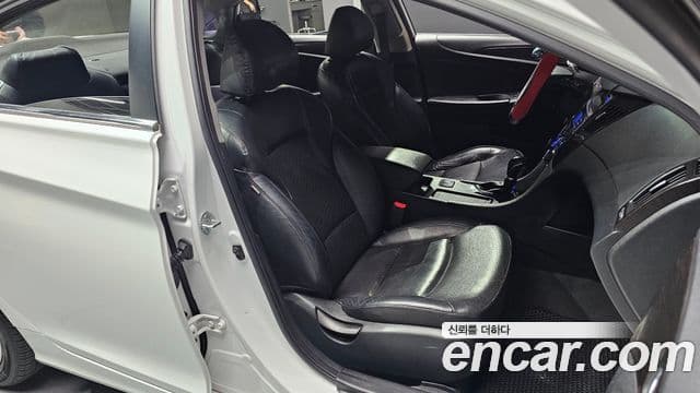 Hyundai YF Sonata LPI Premier(для людей с инвалидностью), 2012 11