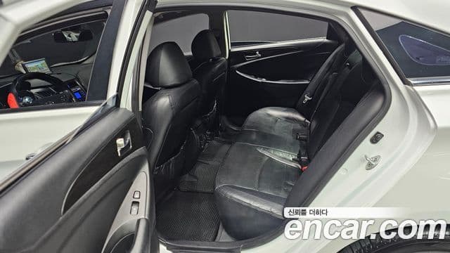 Hyundai YF Sonata LPI Premier(для людей с инвалидностью), 2012 12