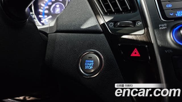 Hyundai YF Sonata LPI Premier(для людей с инвалидностью), 2012 17