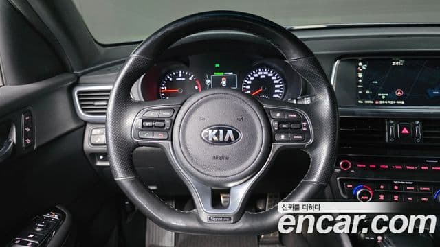 Kia K5 2세대 Signature, 2017 12