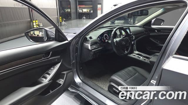 Honda Accord 10세대 2.0 гибрид Туринг (Touring), 2022 10