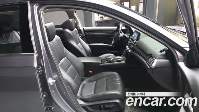 Honda Accord 10세대 2.0 гибрид Туринг (Touring), 2022 11