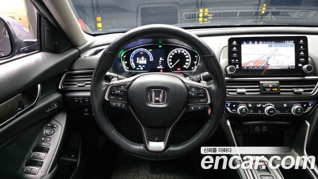 Honda Accord 10세대 2.0 гибрид Туринг (Touring), 2022 13