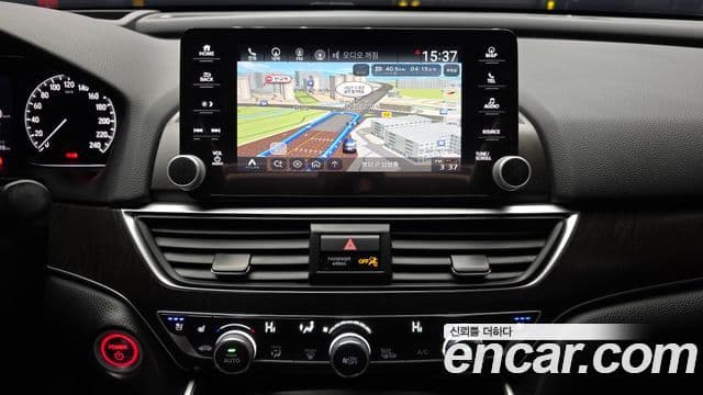 Honda Accord 10세대 2.0 гибрид Туринг (Touring), 2022 15