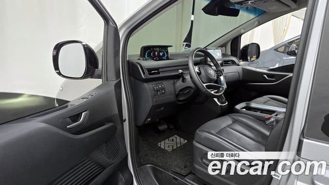 Hyundai Staria Modern, 2025 10