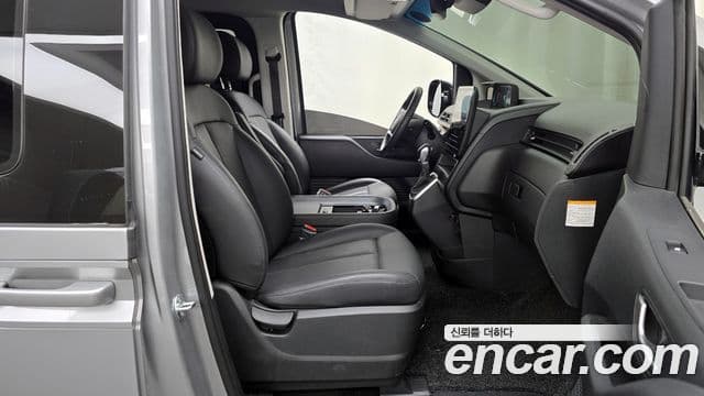 Hyundai Staria Modern, 2025 11