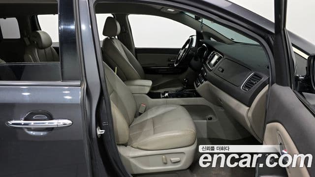 Kia All New Carnival Noblesse, 2016 11