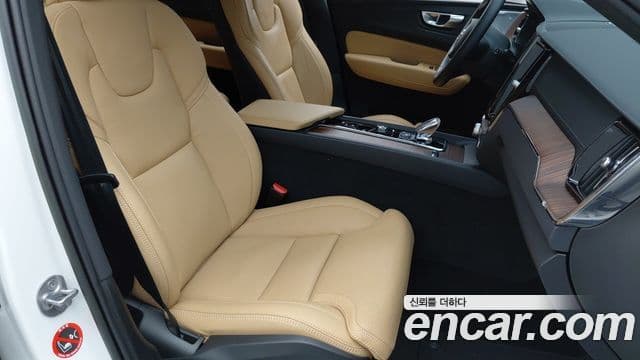 Volvo XC60 2세대 B5 Ultimate Bright, 2023 10