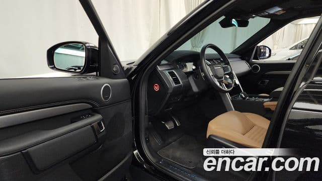 Land Rover Discovery 5 D300 Dynamic HSE, 2024 10