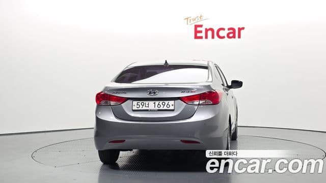 Hyundai Avante MD M16 GDI Deluxe, 2012 4