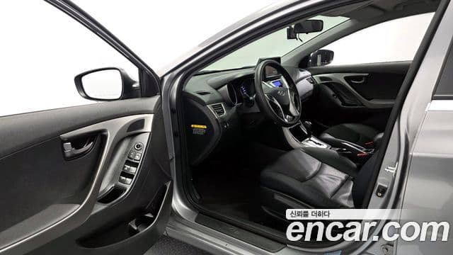 Hyundai Avante MD M16 GDI Deluxe, 2012 10