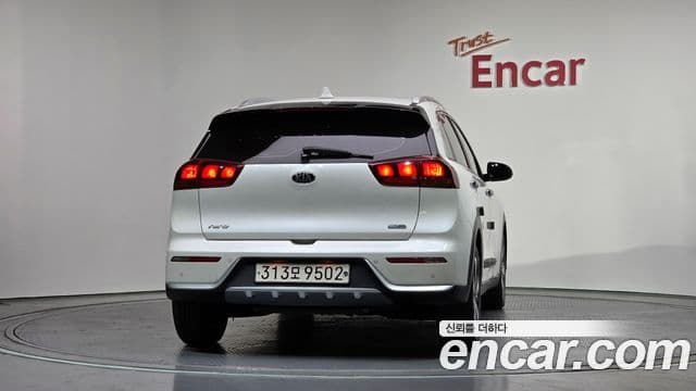 Kia Niro Luxury, 2017 4