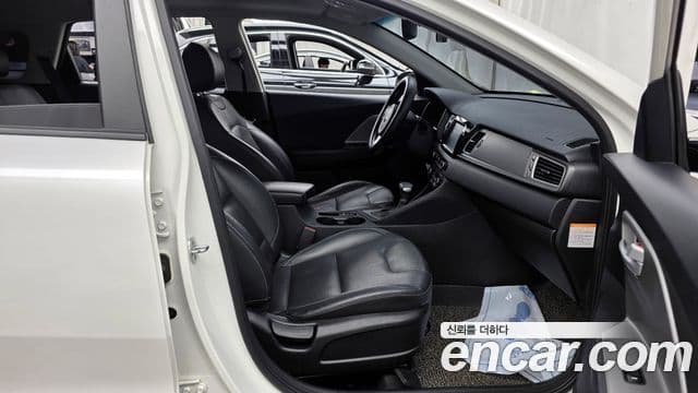 Kia Niro Luxury, 2017 11