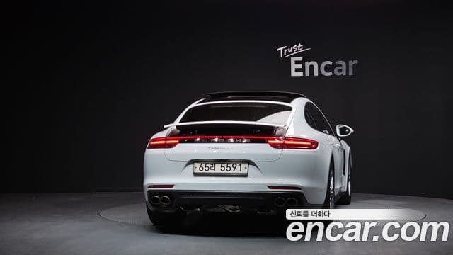 Porsche Panamera (971), 2018 4