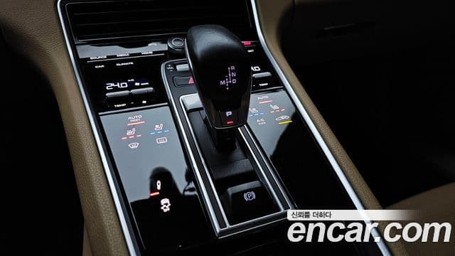 Porsche Panamera (971), 2018 9