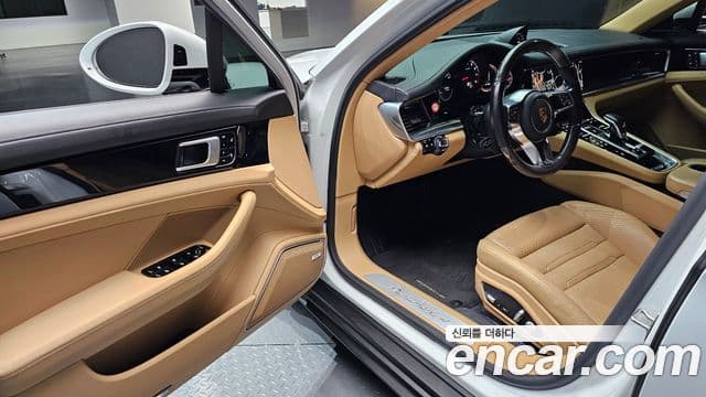 Porsche Panamera (971), 2018 11