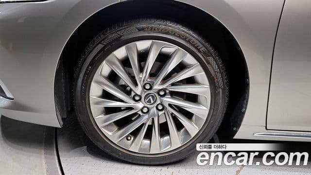 Lexus ES300h 7세대 Executive, 2026 все фото