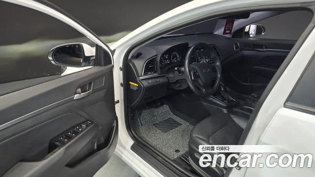 Hyundai Avante AD 1.6 GDI Smart, 2016 10