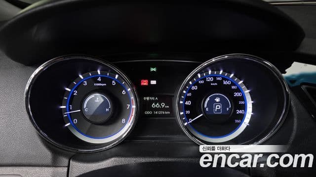 Hyundai YF Sonata Luxury, 2011 8