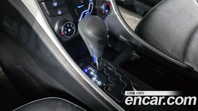 Hyundai YF Sonata Luxury, 2011 9