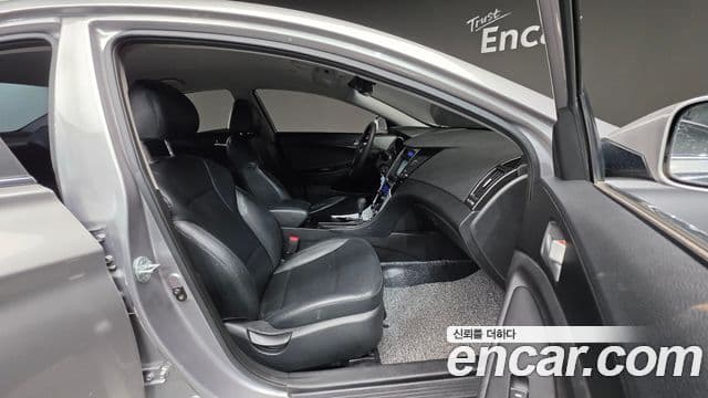 Hyundai YF Sonata Luxury, 2011 10