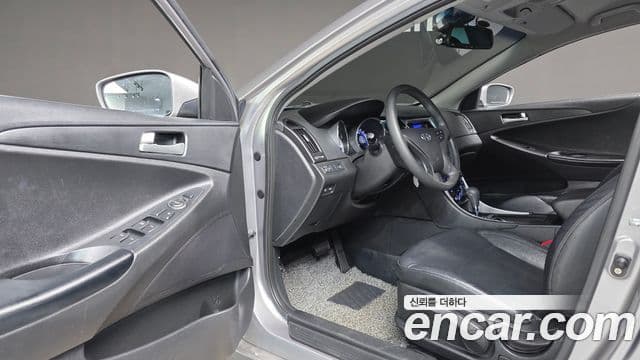 Hyundai YF Sonata Luxury, 2011 11