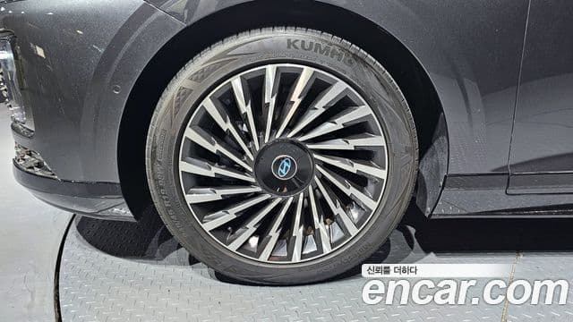 Hyundai Grandeur гибрид (GN7) Calligraphy, 2023 все фото