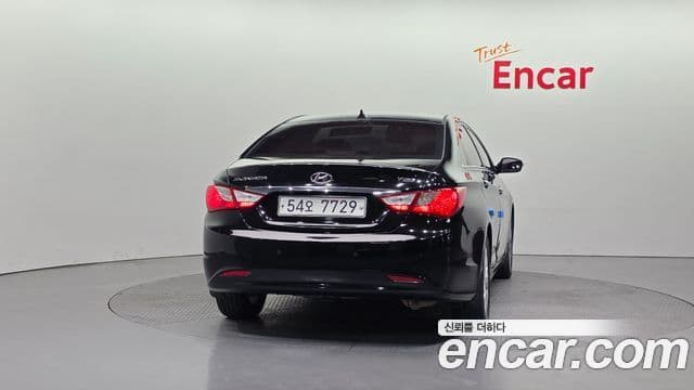 Hyundai YF Sonata LPI Premier(для людей с инвалидностью), 2011 4