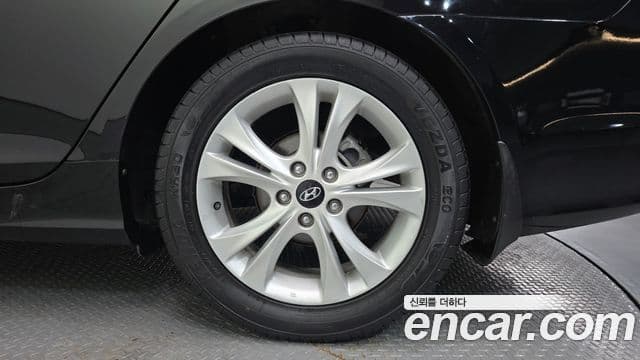 Hyundai YF Sonata LPI Premier(для людей с инвалидностью), 2011 все фото