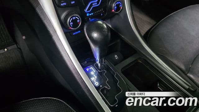 Hyundai YF Sonata LPI Premier(для людей с инвалидностью), 2011 9