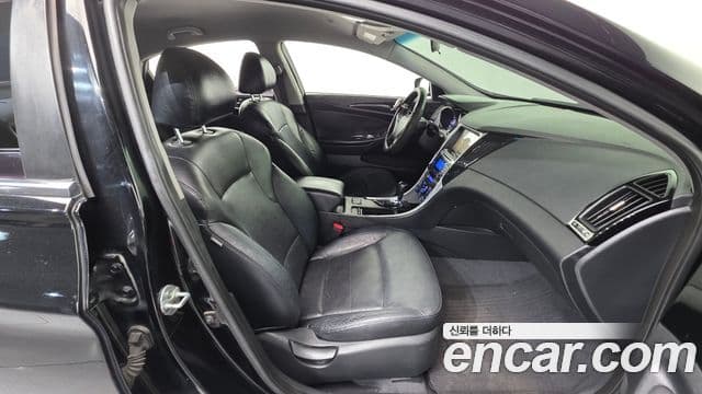 Hyundai YF Sonata LPI Premier(для людей с инвалидностью), 2011 10