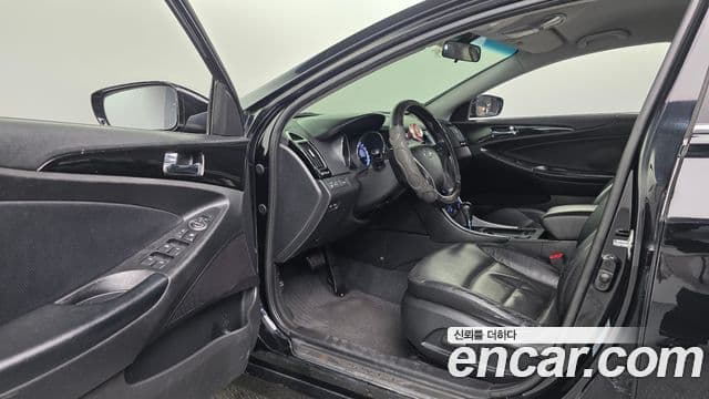 Hyundai YF Sonata LPI Premier(для людей с инвалидностью), 2011 11