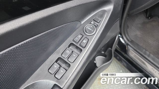 Hyundai YF Sonata LPI Premier(для людей с инвалидностью), 2011 12