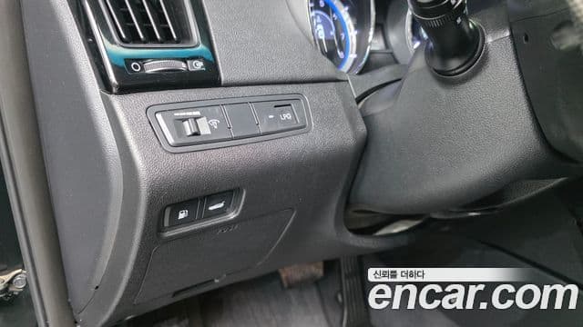 Hyundai YF Sonata LPI Premier(для людей с инвалидностью), 2011 13