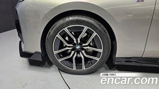 BMW 7시리즈 (G70) 740d xDrive M Sport, 2025 все фото