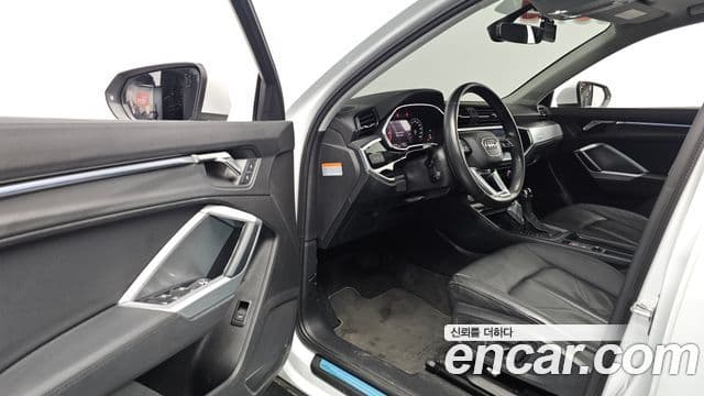 Audi Q3 (F3), 2020 10