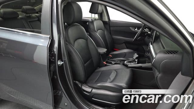 Kia The / новый New K3 2세대 Signature, 2022 12