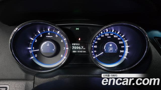 Hyundai YF Sonata Premier, 2011 8