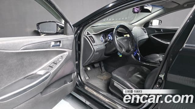 Hyundai YF Sonata Premier, 2011 10