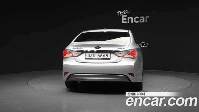 Hyundai Sonata гибрид Royal, 2012 4